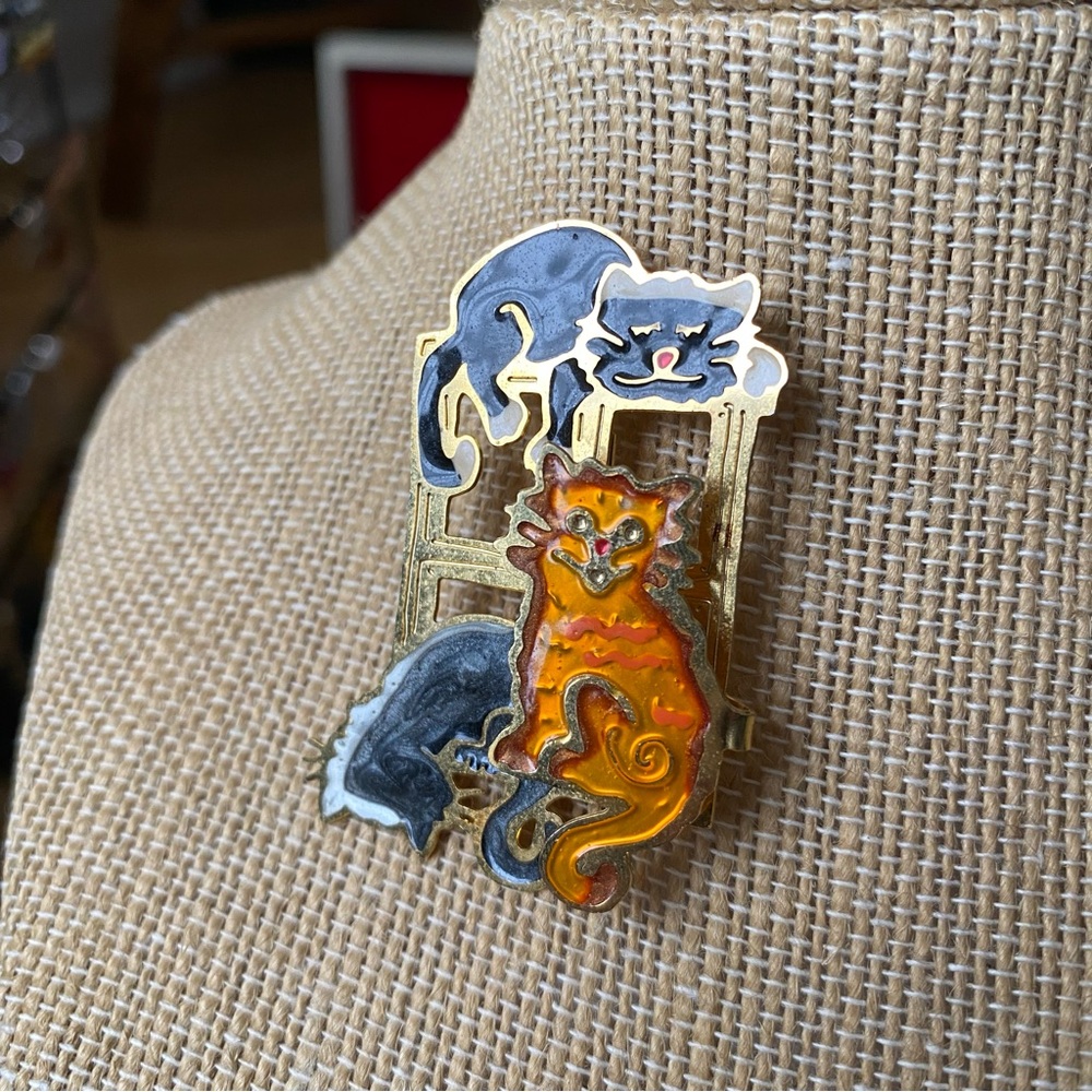 Cat Lady Brooch - Picture 3 of 4